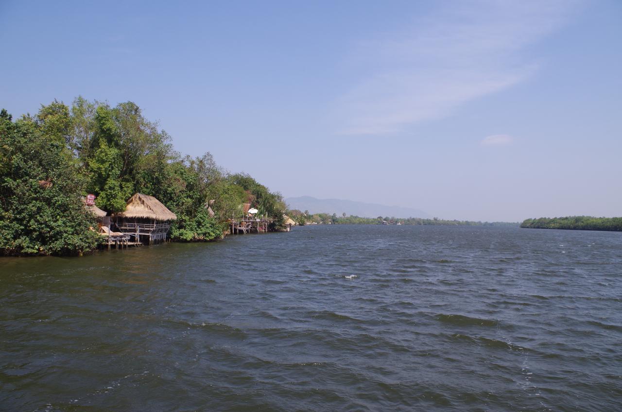 Bamboo Bungalow Kampot Eksteriør bilde